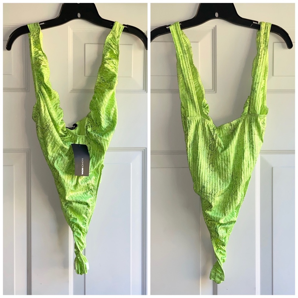 BRAND NEW Fashion Nova Snakeskin Bodysuit